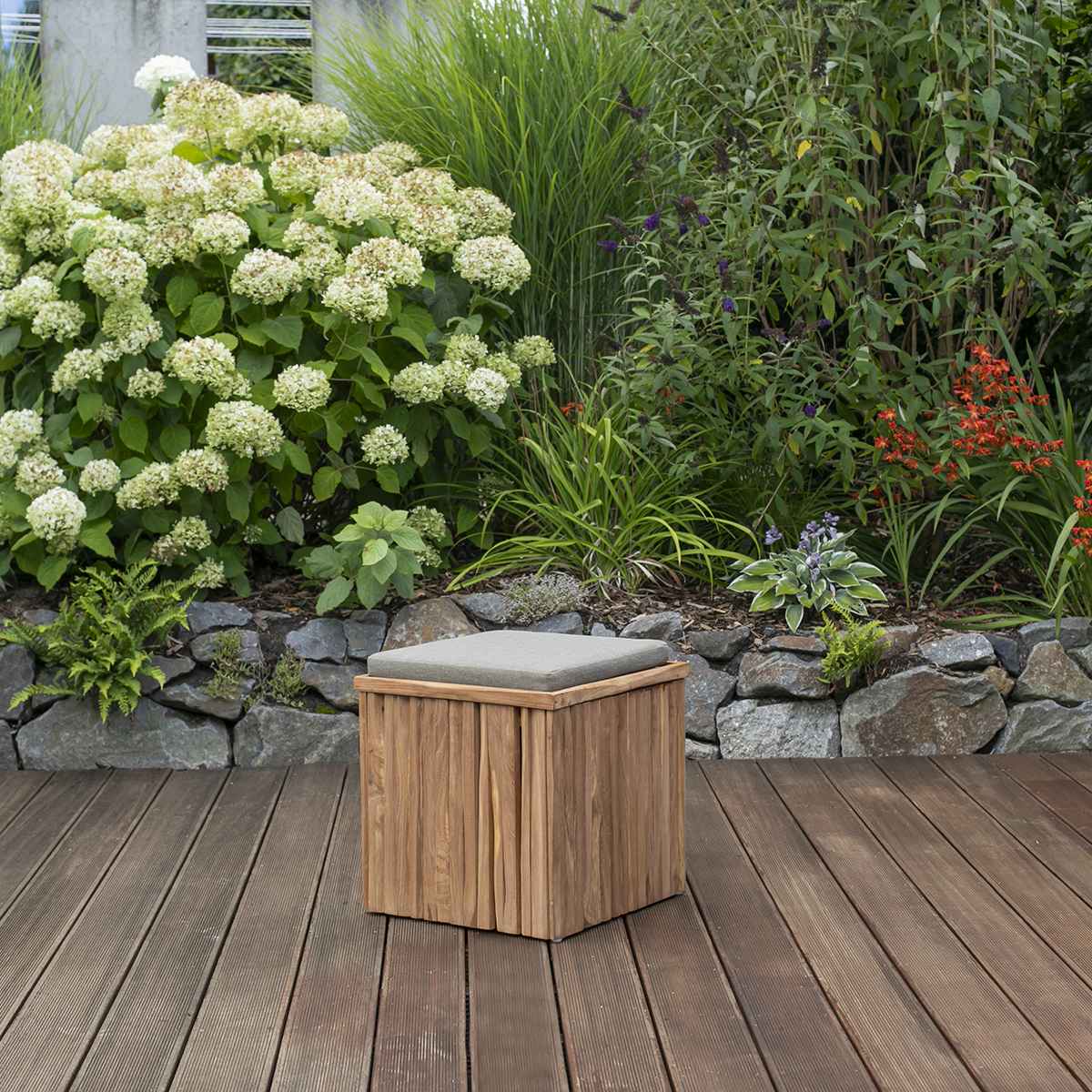 BL26015_Teakbox_Hocker_Oxford_M-_2__1200x1200px Bild: