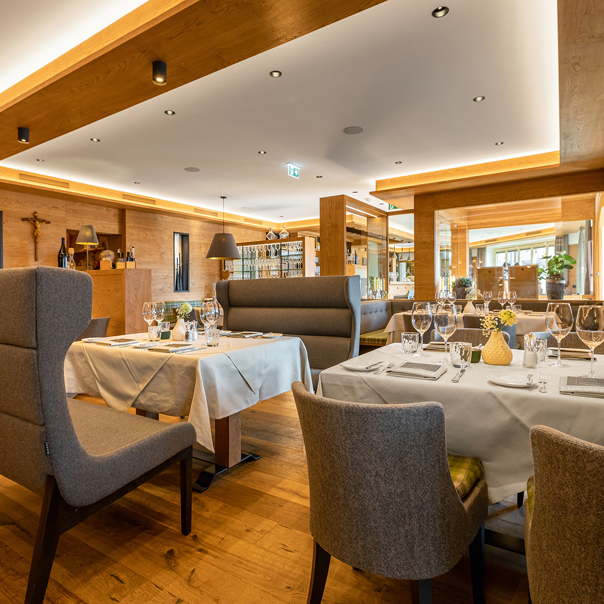 Esstisch, Tisch, Drinnen, Restaurant, Speisesaal