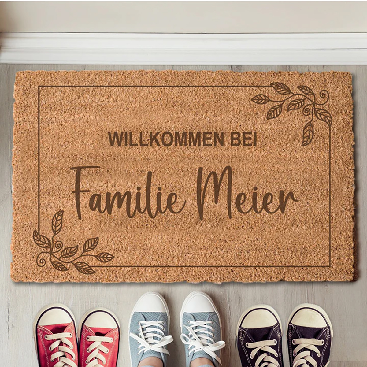 Personalisierbare Kokos-Fußmatte "Willkommen bei Familie.." - Motiv Blätter