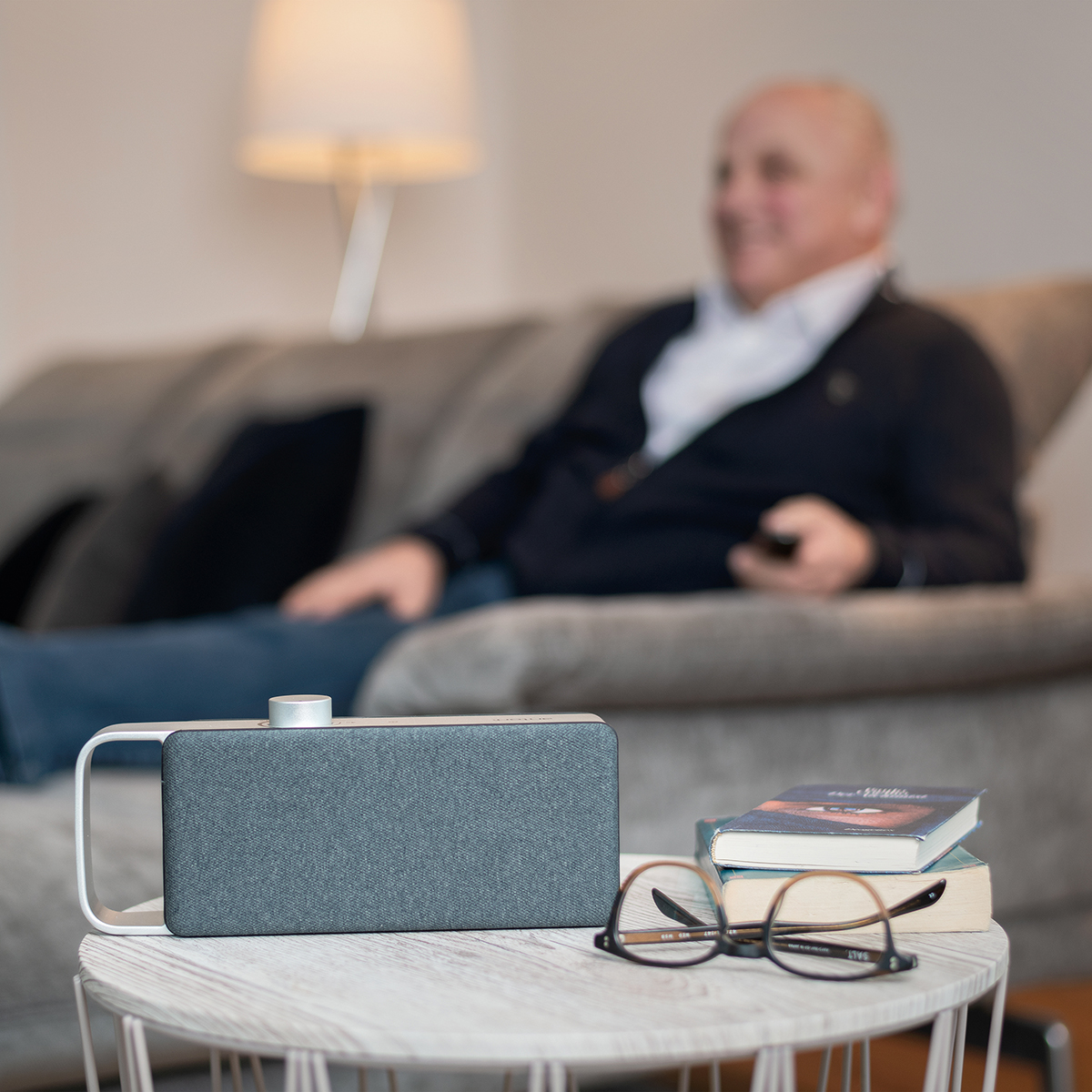 Tragbarer-TV-Sprachverstarker-Oskar-10-_1200x1200px Bild: