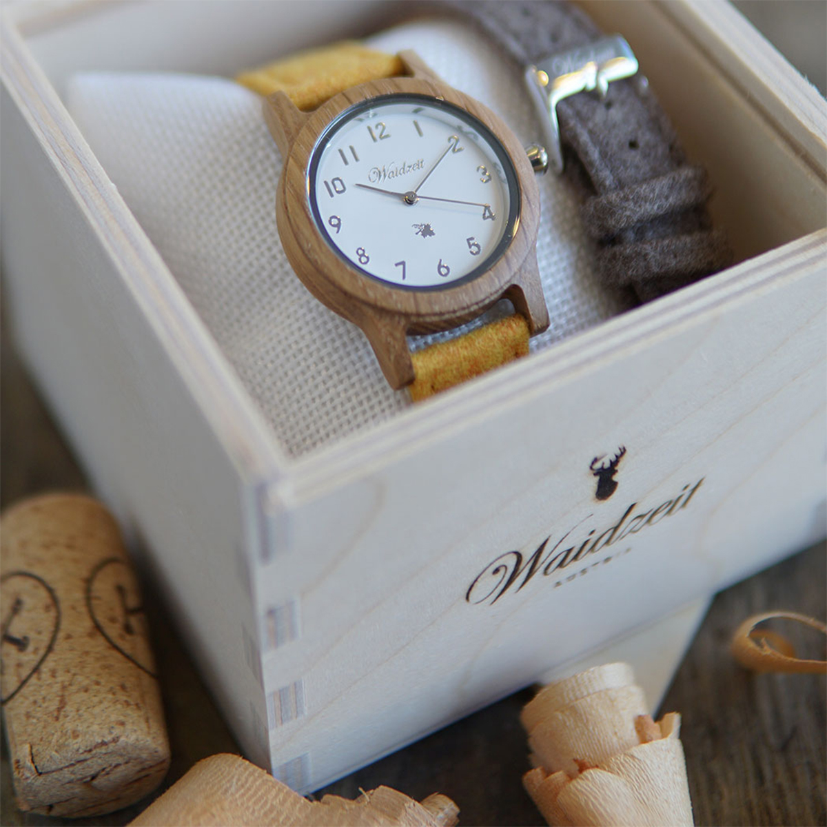 Barrique-Alpin-Damenuhr-mit-Lodenband_1200x1200px Bild: