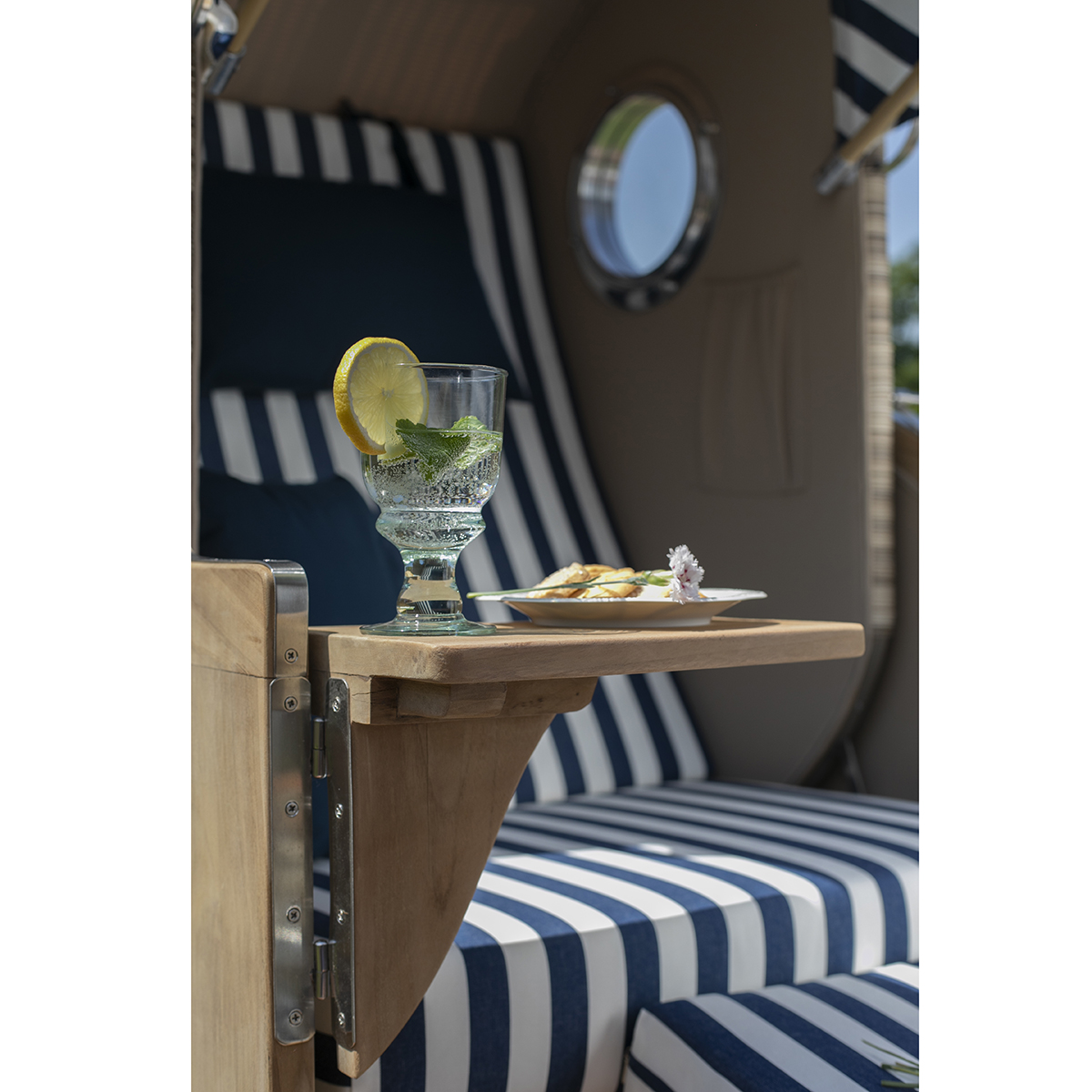 MD20900_Strandkorb_Duene_single_teak_bullauge_dessin_518_milieu_5_1200x1200px Bild: