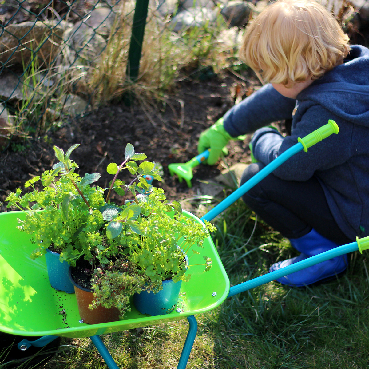 Großes Kinder-Gartenset mit Schubkarre