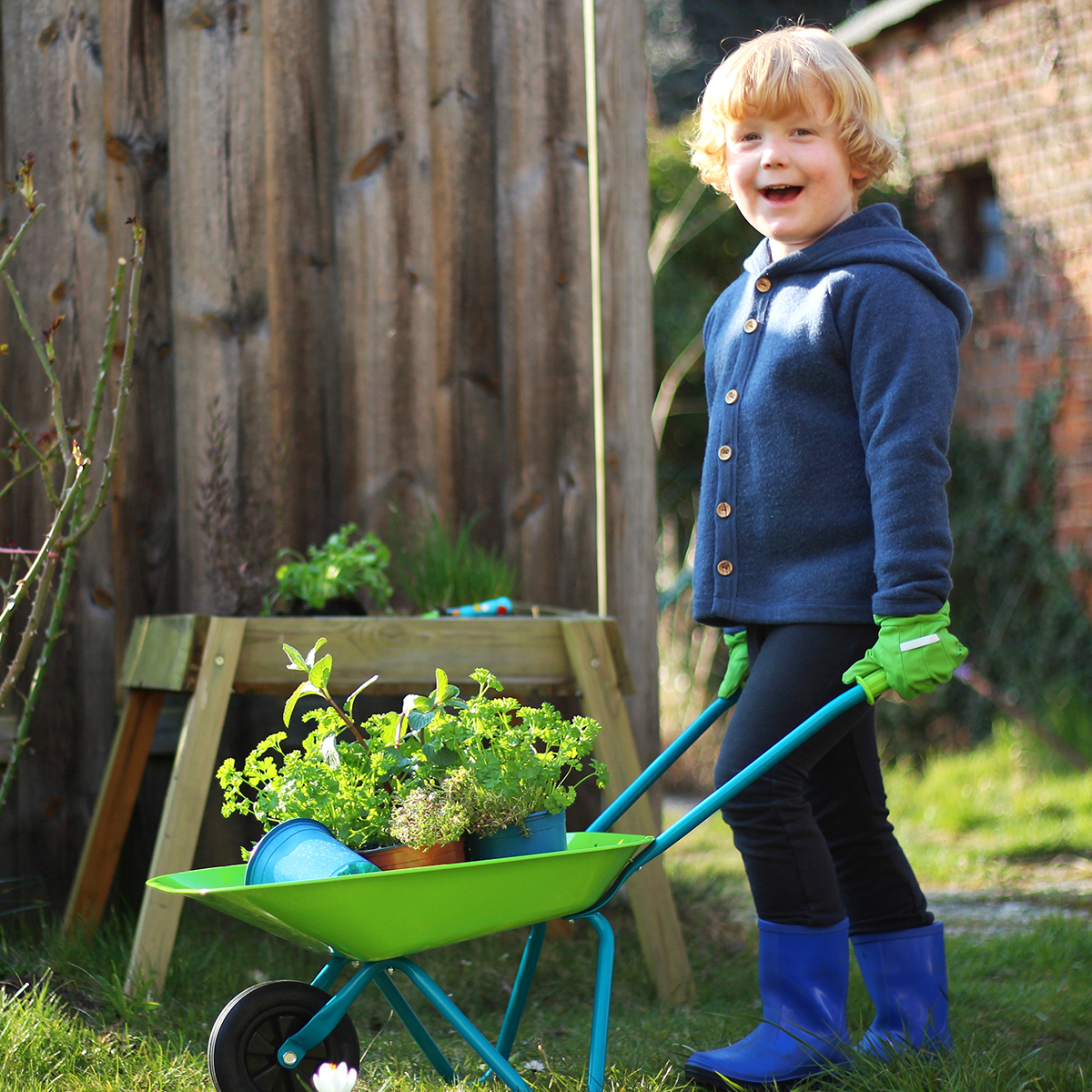 12014_small_foot_Grosses_Gartenset_mit_Schubkarre_Bloggerbild_1 Bild: