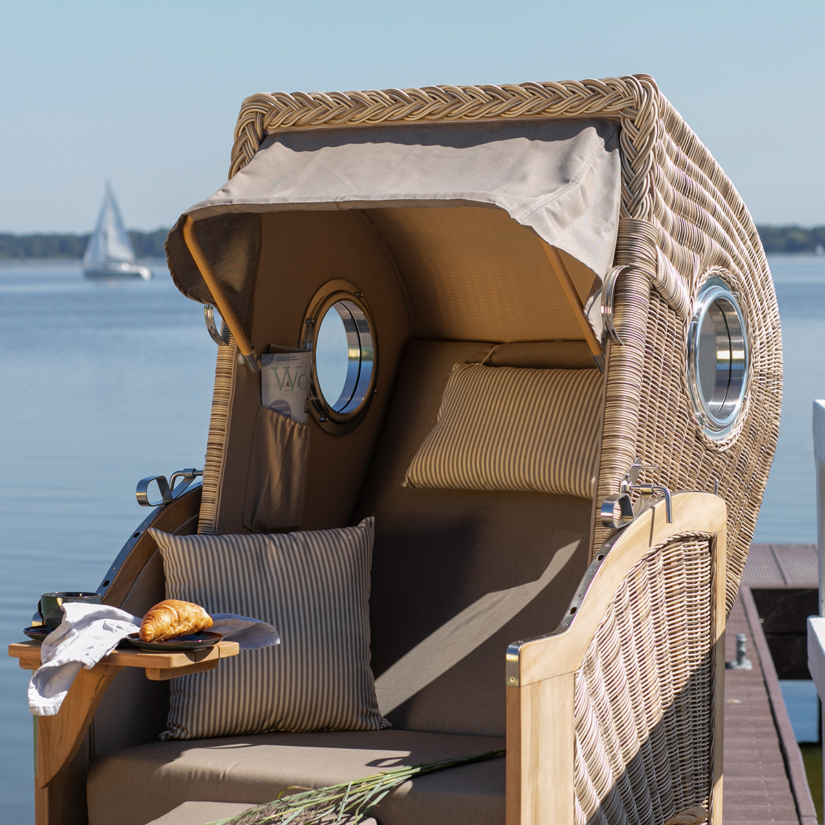 MD20904_Strandkorb_Duene_Single_Bullauge_Teak_PE_Shell_Dessin_534_ambiente5_1200x1200px Bild: