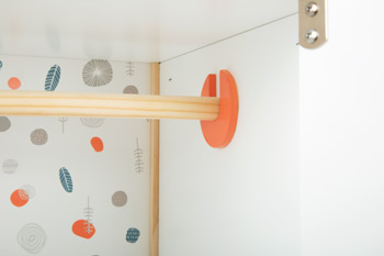 11812_legler_small_foot_puppenschrank_little_button_g Bild: