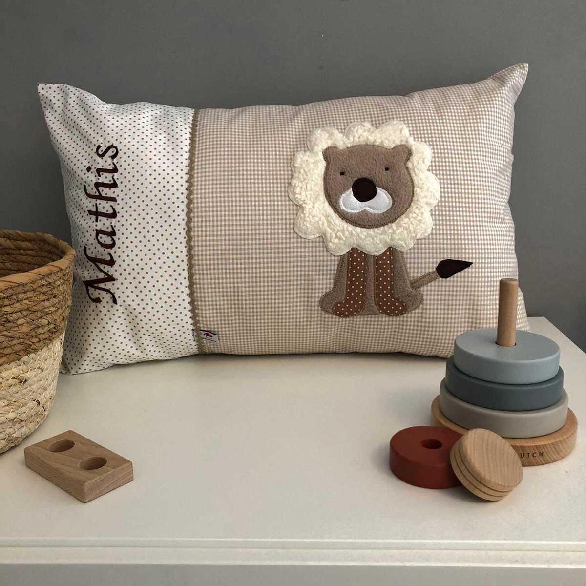 Namenskissen_Lowe_beige-5 Bild: