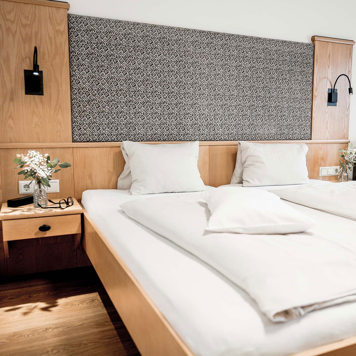 Drinnen, Innenarchitektur, Kissen, Dekoration für Zuhause, Holzpaneele